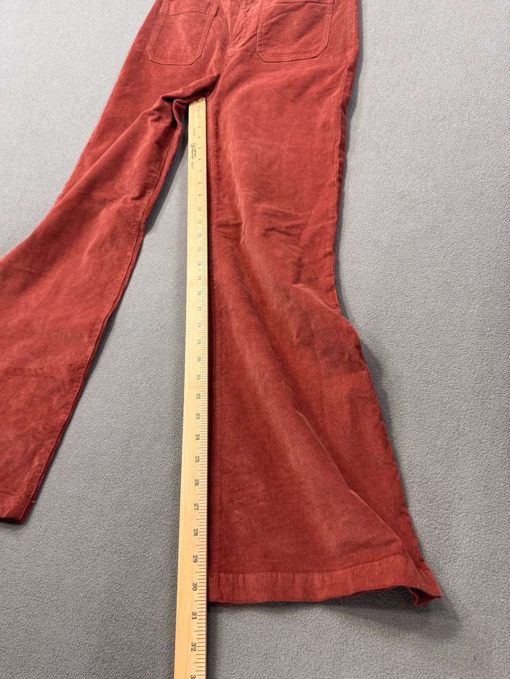 Faherty Organic Cotton Corduroy Patch Pocket Retro Wide Leg Pant in Henna, 27 - Picture 12 of 16